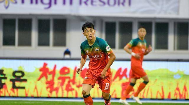 他扒开我的内裤强吻我下面视频