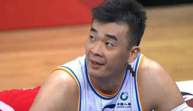 高鼻梁的美容师